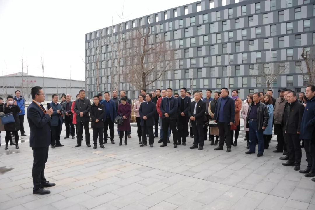 甘肅省第三期黨建強(qiáng)、發(fā)展強(qiáng)非公經(jīng)濟(jì)工作能力提升培訓(xùn)班參觀蘭州新區(qū)“亞太三廠” 項(xiàng)目